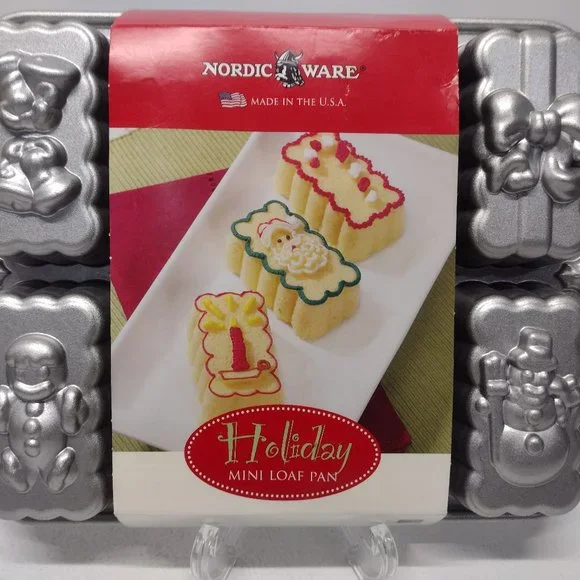 Nordic Ware Kitchen Nwt Nordic Ware Holiday Mini Loaf Pan 9in